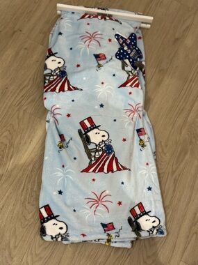Peanuts Snoopy Patriotic Fleece Throw Blanket - Light Blue